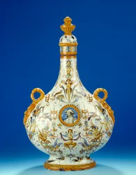 Vaas in de vorm van een kalebas in majolica (maiolica) gemaakt in de faiencefabrieken van Fontana in Urbino in Italië 1570-1580 Parijs, Musee du Petro Palais