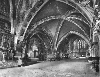 Uitzicht op het interieur van de Benedenkerk