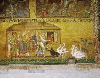 Terwijl zijn familie wacht om aan boord te gaan, helpt Noach de dieren om in de ark te gaan ... (mozaïek)