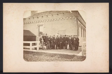 Groepsfoto van de werklieden, 1867-1869