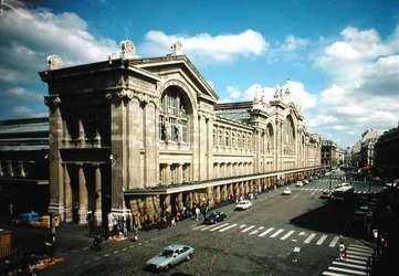 Uitzicht op de gevel van het Gare du Nord, gebouwd in 1861-63