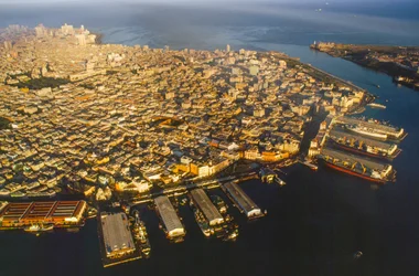 Luchtfoto van Oud Havana, Havana Haven, het Canal del Puerto, de Bahia de la Habana