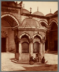 „Fontein op de binnenplaats van de Yeni Cami“
