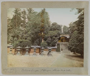Ingang van de tempel van de 7e shogun, Shiba-park, Tokio, Japan