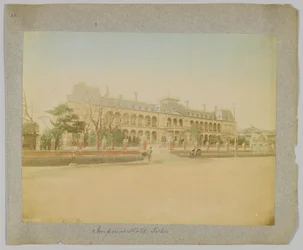 Imperial Hotel, Tokyo, Japan (handgekleurde zwart-wit foto)