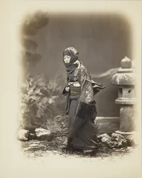 Japanse vrouw in de sneeuw