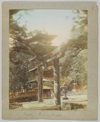 Pagode bij Tōshō-gū, Nikko, Japan (handgekleurde zwart-wit foto)