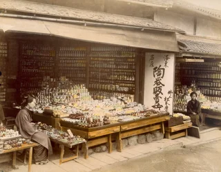 Porseleinen winkels in Kiyomizu-Zaka, Kyoto, 1890s