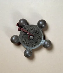 Bronzen spiegel met vijf kleine bollen, Kofun periode (250-538)