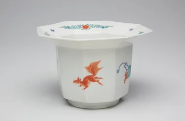 Beker, laat 17e-vroeg 18e eeuw (Kakiemon, porselein met emaille)
