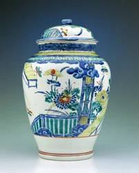 Pot en deksel versierd met Kakiemon emaille, ca. 1680
