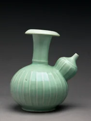 Kendi met gegoten decoratie, Arita oven-sites