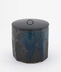 Theeceremonie waterpot met gefacetteerde zijden, Mie-prefectuur, Edo-periode of Meiji-periode