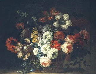 Stilleven met bloemen in een mand