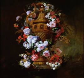 Vaas omringd door een bloemenkrans