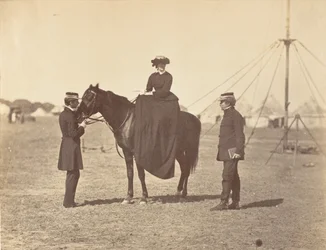 [Lady Canning op haar zwarte Arabier en Lord Clyde, opperbevelhebber], 1858-61.