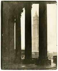 Woolworth Gebouw, de torenhoge spits gebouwd met stuivers en dubbeltjes, New York, VS, c.1914-40