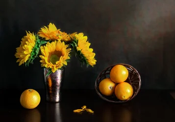 Gouden zonnebloemen en sinaasappels