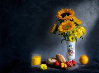 Zonnebloemontbijt – Stilleven