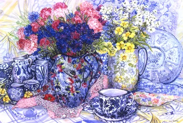 Korenbloemen met antieke kruiken en geprinte stoffen, 2012