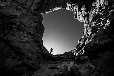 Dramatisch silhouet van een boog