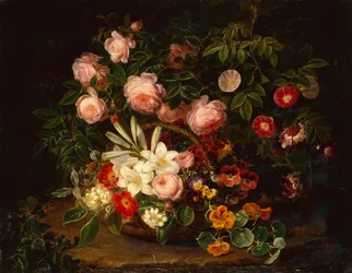 Een mand met rozen, lelies en viooltjes bij een rozenstruik