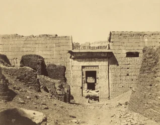 [Médinet-Habou, Paleis van Ramses Méïamoun, Ingang naar het Tweede Hof].