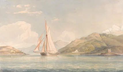 Boot die naar Links vaart met Bergen op de Achtergrond