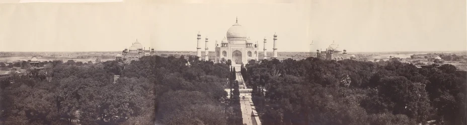 De Taj Mahal vanaf de poort
