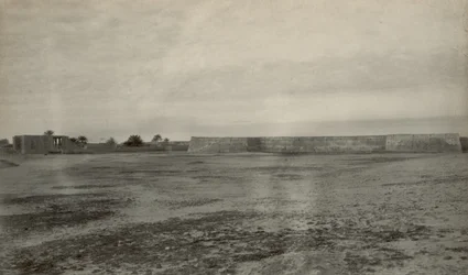 Fort, vermoedelijk Fort Mosselstein van de VOC in Band-e Charak bij Bandar-e Lengeh in Iran