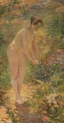 Staand vrouwelijk naakt in de tuin. Omstreeks 1900