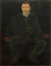 Zittende man in blauw pak