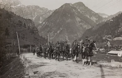 soldaten van de cavalerie (zwart-wit foto)