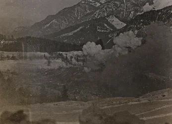 Album "Meine weltkriegs - Erinnerungen South-West Front (Karinthië, Italië, Zuid-Tirol) 31/03/1915-12/11/1918 - Josef Zohles Wenen": bombardementen