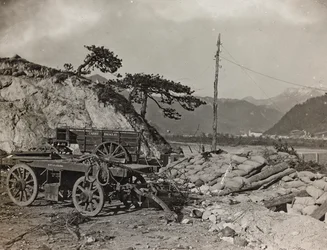 Album "Meine weltkriegs - Erinnerungen South-West Front (Karinthië, Italië, Zuid-Tirol) 31/03/1915-12/11/1918 - Josef Zohles Wenen": militaire tank op de Taglia