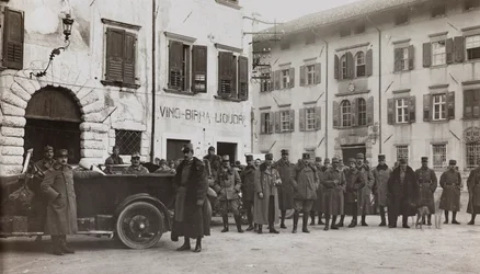 Album "Meine weltkriegs - Erinnerungen South-West Front (Karinthië, Italië, Zuid-Tirol) 31/03/1915-12/11/1918 - Josef Zohles Wien": soldaten in Tolmezzo