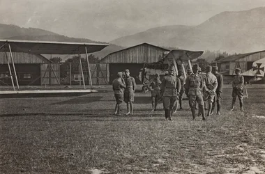 Album "Meine weltkriegs - Erinnerungen South-West Front (Karinthië, Italië, Zuid-Tirol) 31/03/1915-12/11/1918 - Josef Zohles Wenen": vliegveld