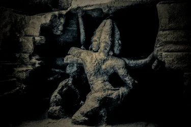 Who is this God that Rests in the Dark, 2016 (foto)