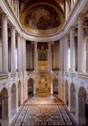 Uitzicht op de koninklijke kapel gemaakt door Hardouin-Mansart in 1709