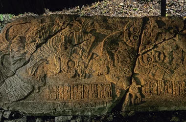 Guatemala; Maya; Aguateca, stenen monument Tan Te