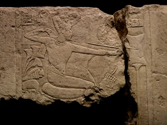 Kalksteen uit Sakkara van vijanden verslaan: 18e Dynastie; Nieuwe Koninkrijk; Egypte; Toetanchamon, 2009 (foto)