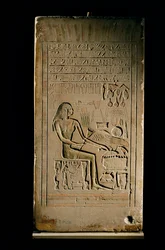 Kalkstenen stèle van Lady Senetities, Egyptisch Museum, Caïro