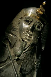 Zilveren en gouden sarcofaag van Psusennes I, Derde Tussenperiode, 2002