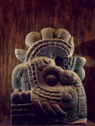 De vuurslang Xiucoatl, wapen van de zonnegod Hutzilopochtil, 2010