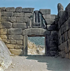 De Poort der Leeuwen: site van de oude stad Mycene, in de Peloponnesos (1500-1100 v.Chr.) Griekenland