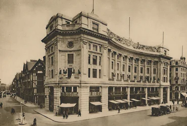 East India House, Libertys geïndividualiseerde gevel aan de New Regent Street, ca. 1935