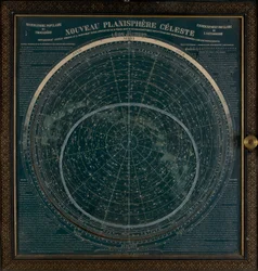 Een planisfeer gedrukt in wit op een donkerblauwe achtergrond, ca. 1900