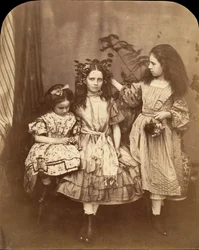 Flora Rankin, Irene MacDonald, en Mary Josephine MacDonald bij Elm Lodge, juli 1863