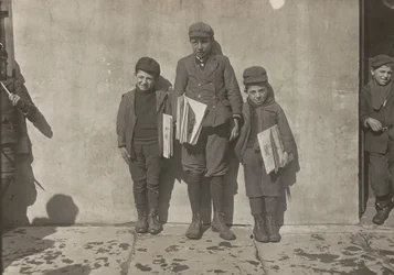 John Pento, 14 jaar oud, Daniel en Angelo Pento, 7 jaar oud, krantenverkopers, Hartford, Connecticut