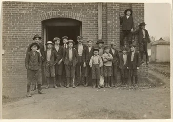 [Noon Hour, King Mfg. Co., Augusta, Georgia].